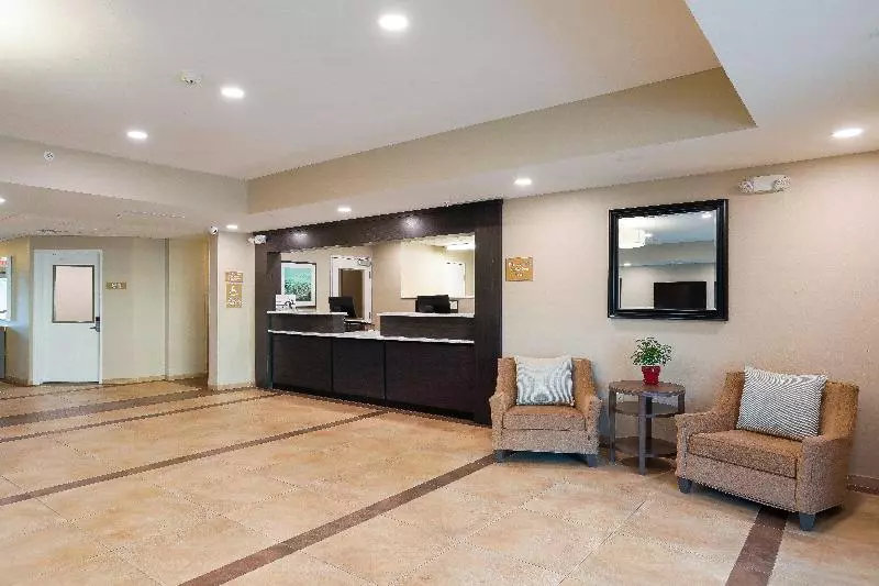 ホテル Candlewood Suites Lenexa   Overland Park Area By Ihg