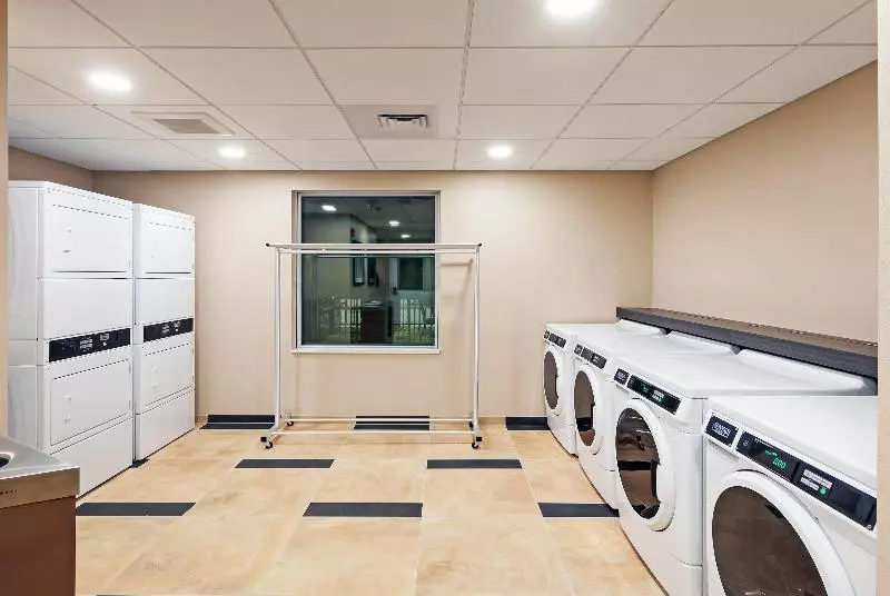 ホテル Candlewood Suites Lenexa   Overland Park Area By Ihg