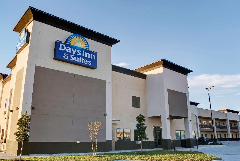 Отель Days Inn & Suites By Wyndham Port Arthur