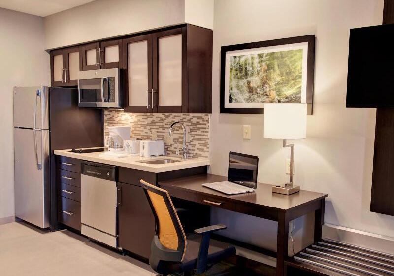 Отель Days Inn & Suites By Wyndham Port Arthur