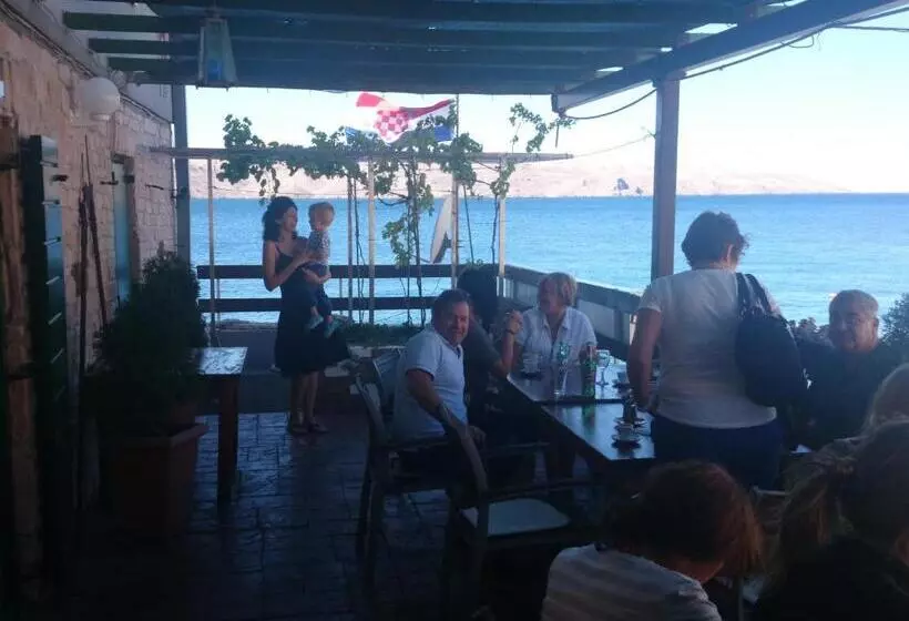 هتل Palace Vrkljan