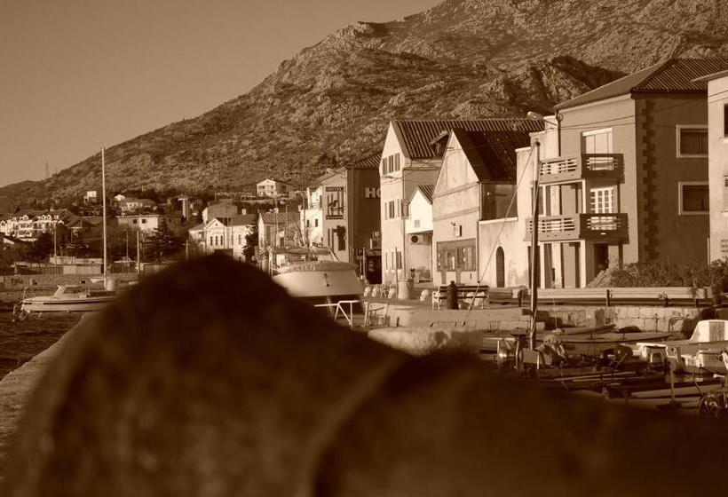 Отель Palace Vrkljan