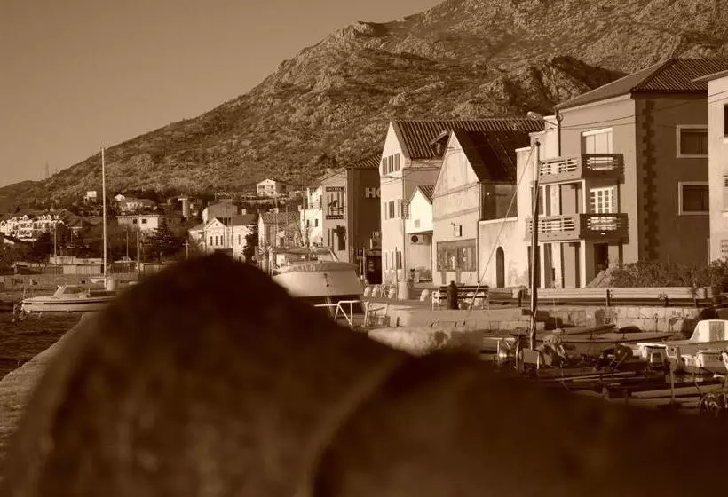 هتل Palace Vrkljan