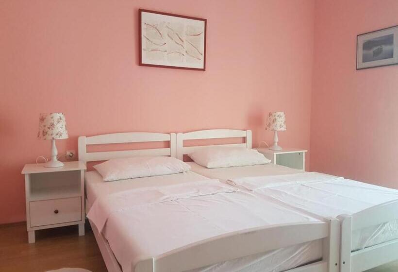 Отель Palace Vrkljan