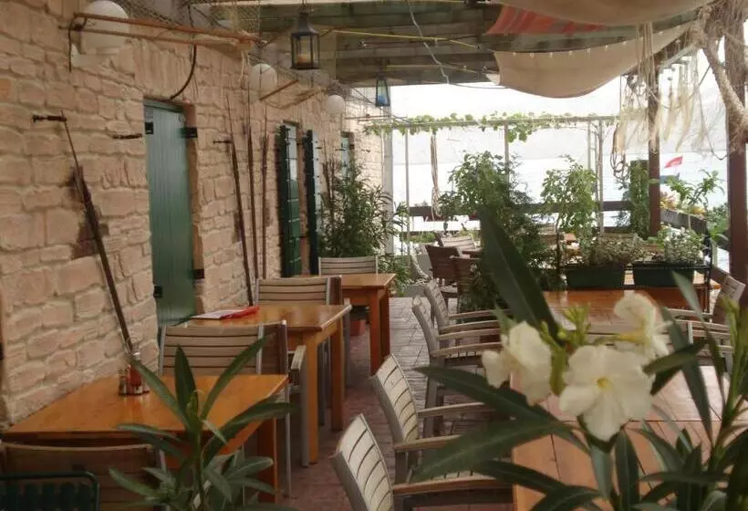 هتل Palace Vrkljan