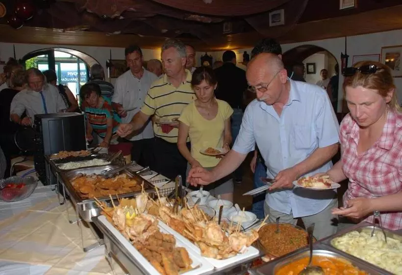 هتل Palace Vrkljan