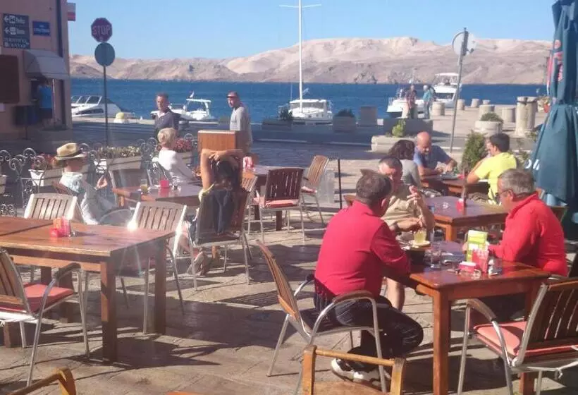 هتل Palace Vrkljan