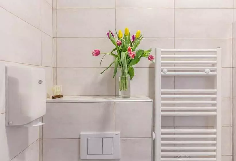 تختخواب و صبحانه Central City Rooms