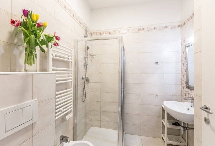 تختخواب و صبحانه Central City Rooms