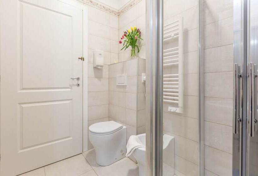 تختخواب و صبحانه Central City Rooms