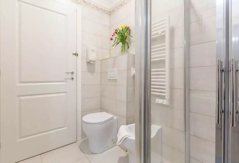 تختخواب و صبحانه Central City Rooms