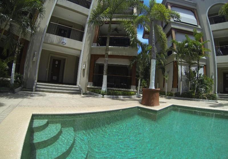 هتل Macaws Ocean Club