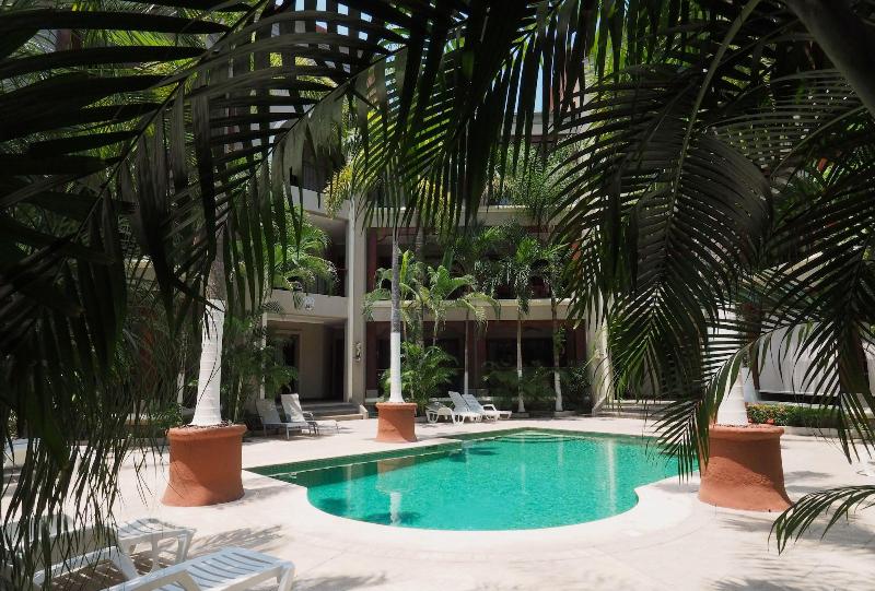 هتل Macaws Ocean Club