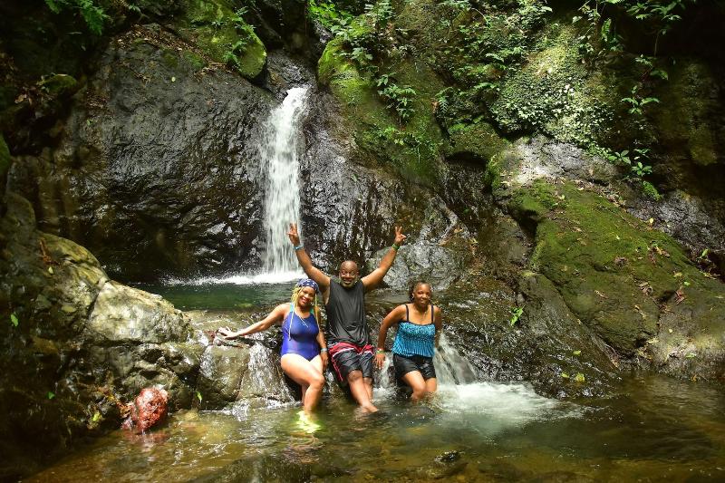 هتل Macaws Ocean Club