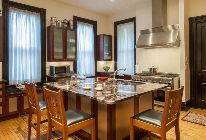 فندق The Inn At 97 Winder