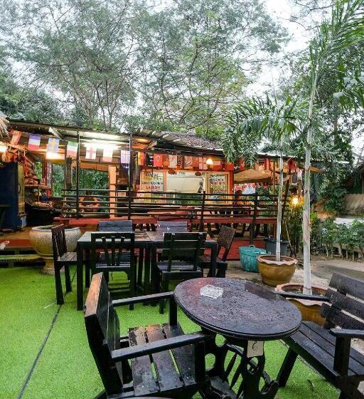 Hotel Tuk Tuk Guesthouse