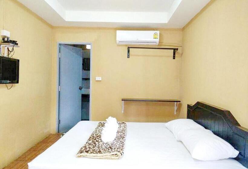 Hotel Tuk Tuk Guesthouse