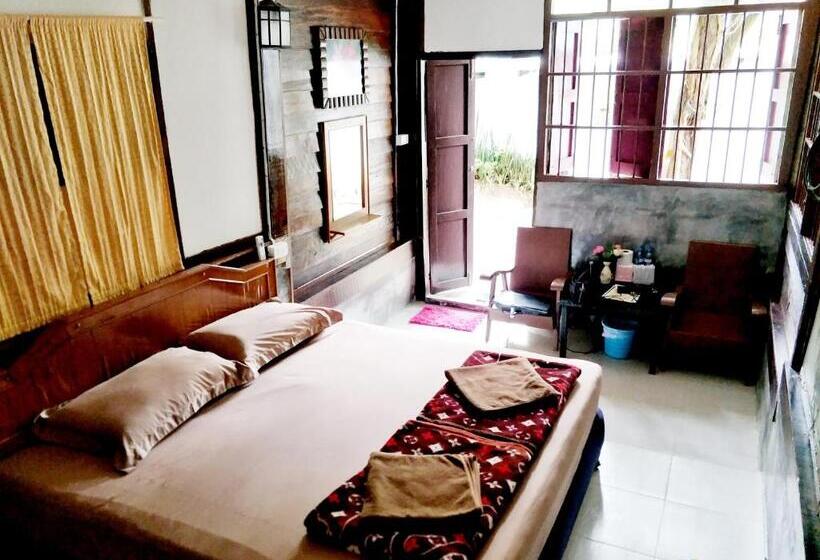 Hotel Tuk Tuk Guesthouse