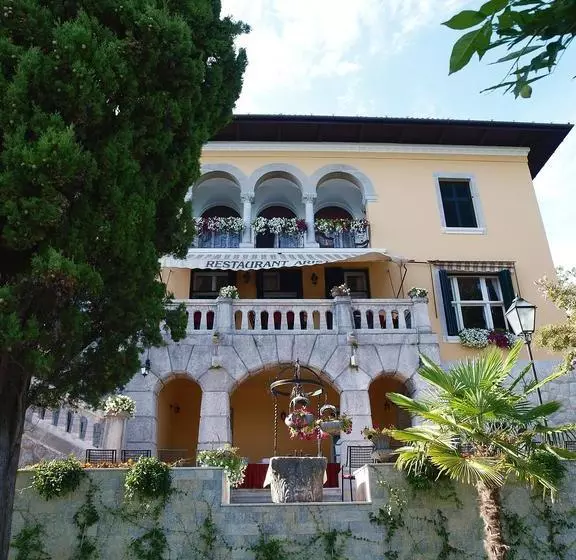 Hotelli Villa Ariston