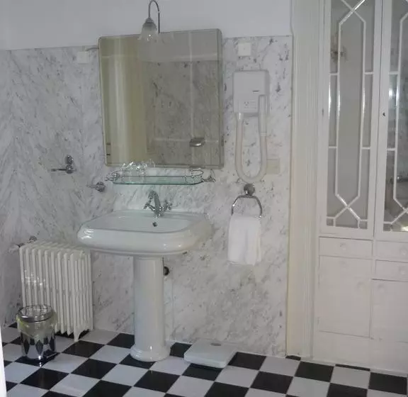 Hotelli Villa Ariston