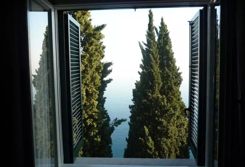 Hotelli Villa Ariston