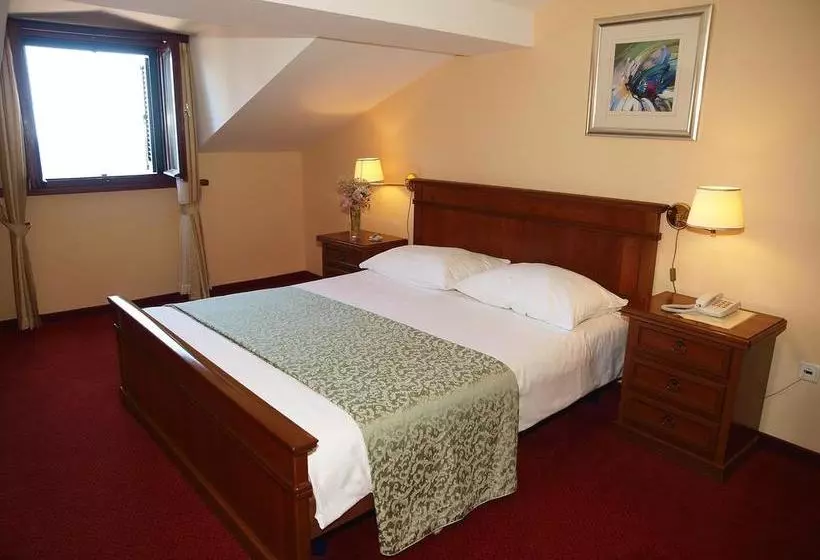 Hotelli Villa Ariston