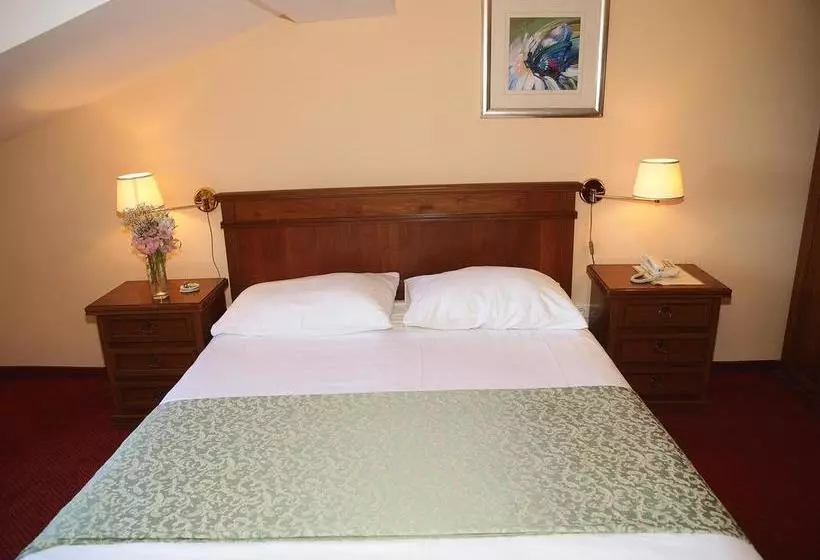 Hotelli Villa Ariston