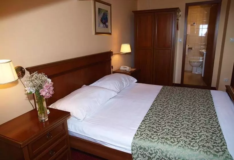 Hotelli Villa Ariston