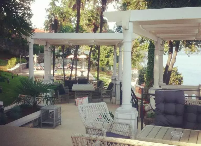 Hotelli Villa Ariston