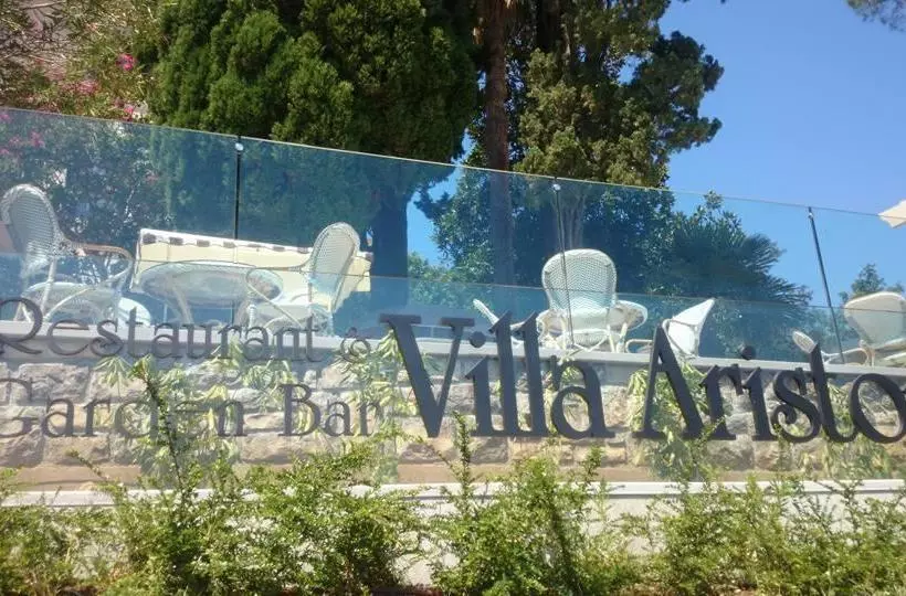 Hotelli Villa Ariston