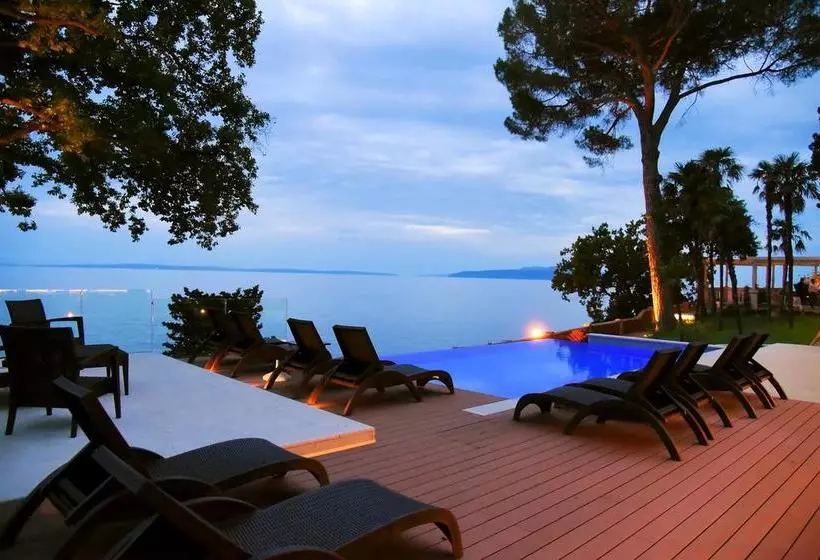 Hotelli Villa Ariston