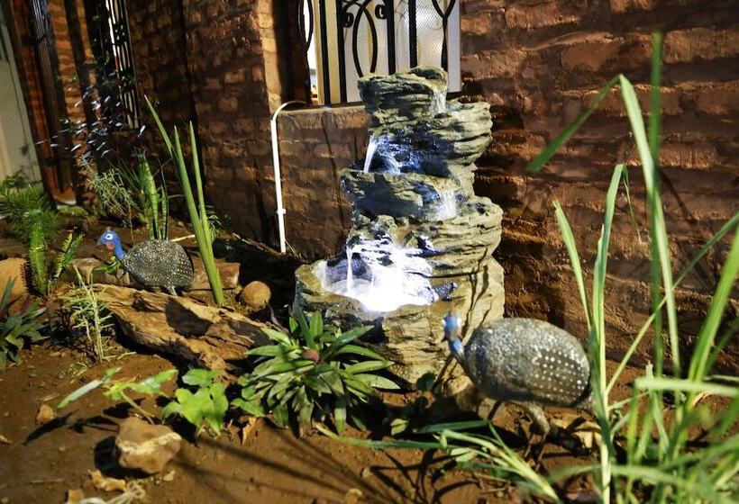 Zig Zag Town Lodge   Hostel