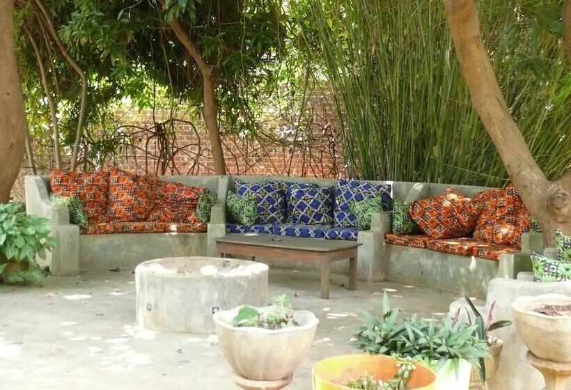 Zig Zag Town Lodge   Hostel