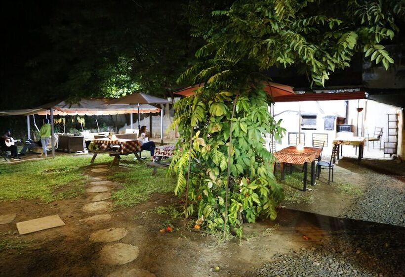 Zig Zag Town Lodge   Hostel