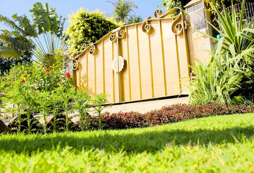 تختخواب و صبحانه Lahore Guest House