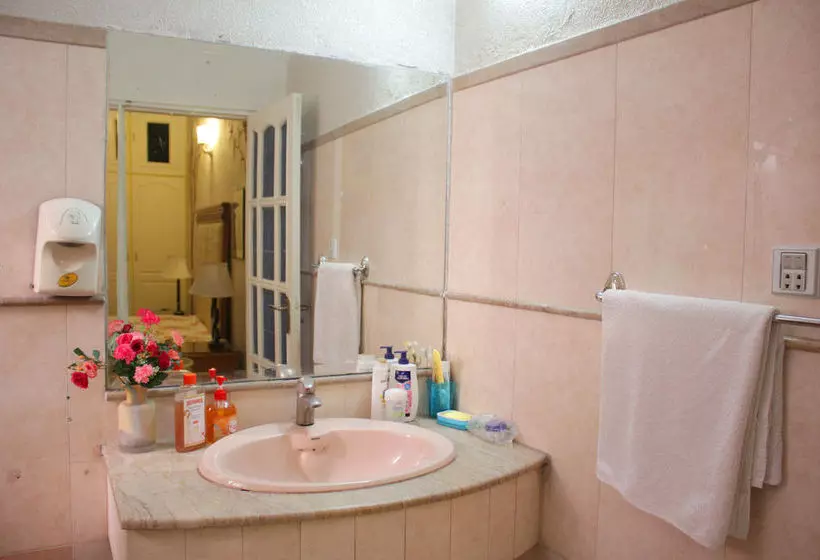 تختخواب و صبحانه Lahore Guest House