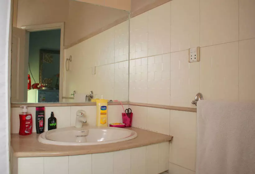 تختخواب و صبحانه Lahore Guest House