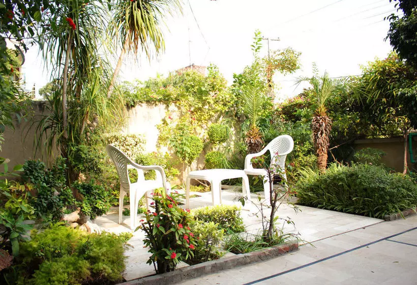 تختخواب و صبحانه Lahore Guest House