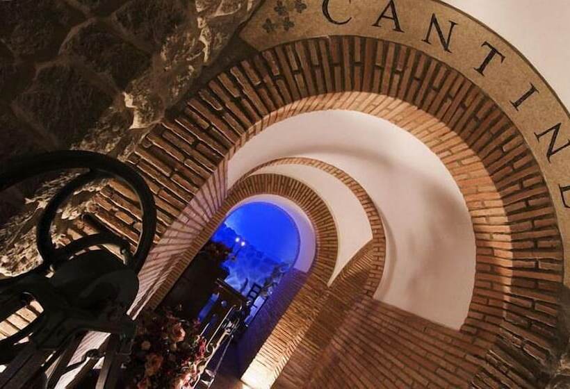 Отель Agriturismo Monte Due Torri