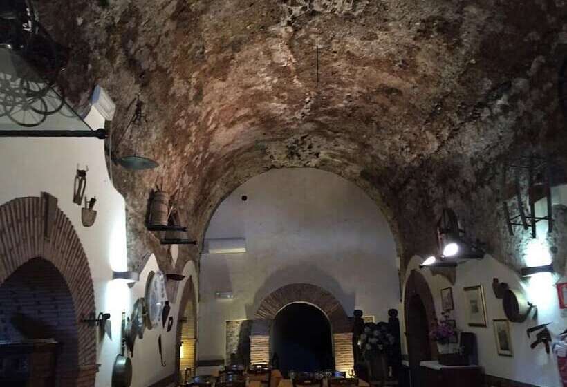 Отель Agriturismo Monte Due Torri