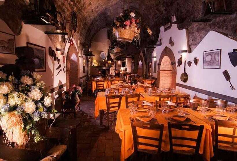 Отель Agriturismo Monte Due Torri