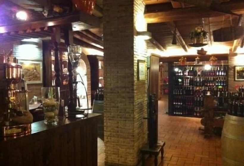 Отель Agriturismo Monte Due Torri