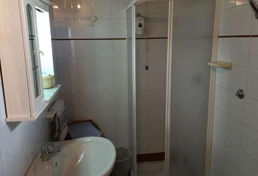 Отель Agriturismo Monte Due Torri