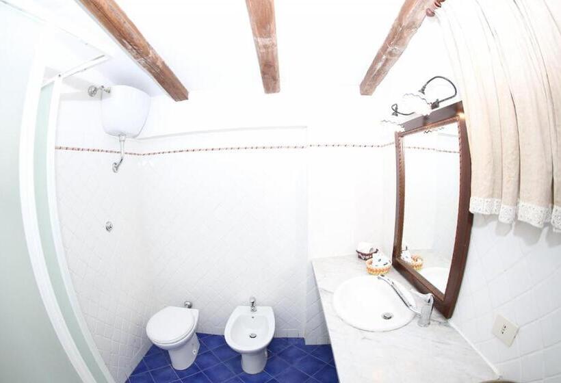 Отель Agriturismo Monte Due Torri