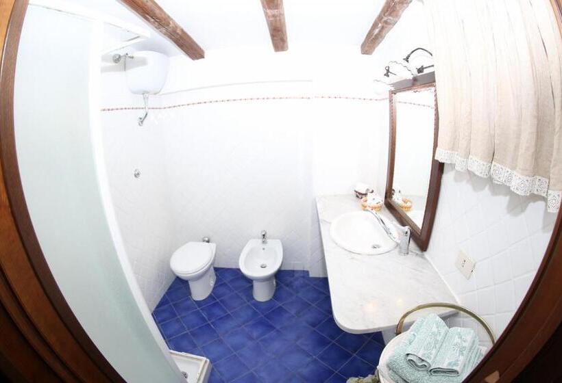 Отель Agriturismo Monte Due Torri