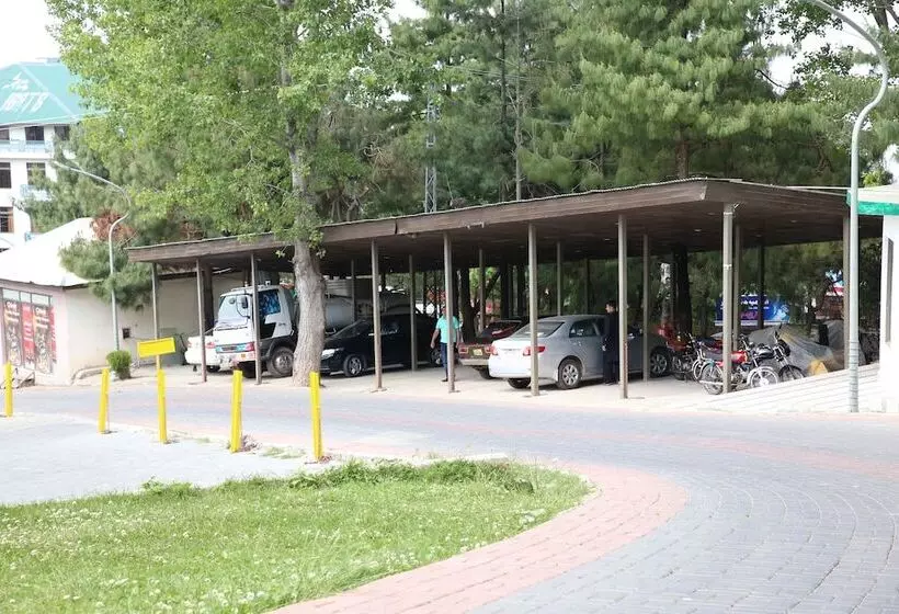 هتل Chinar Family Resort