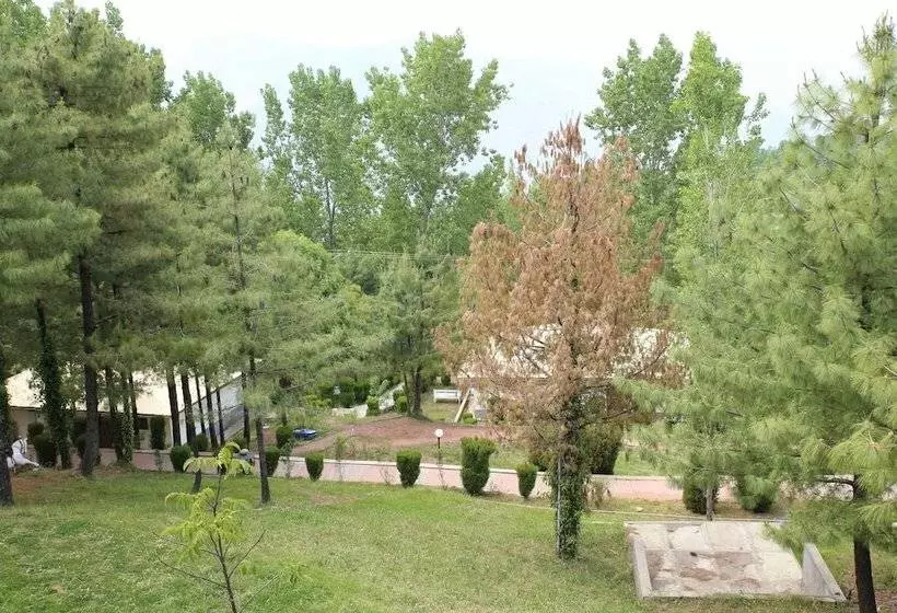 هتل Chinar Family Resort