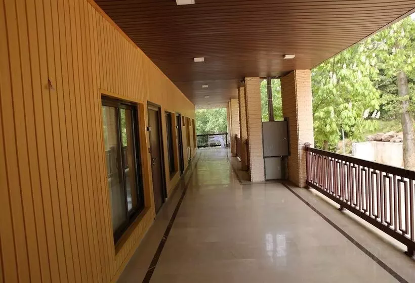 هتل Chinar Family Resort