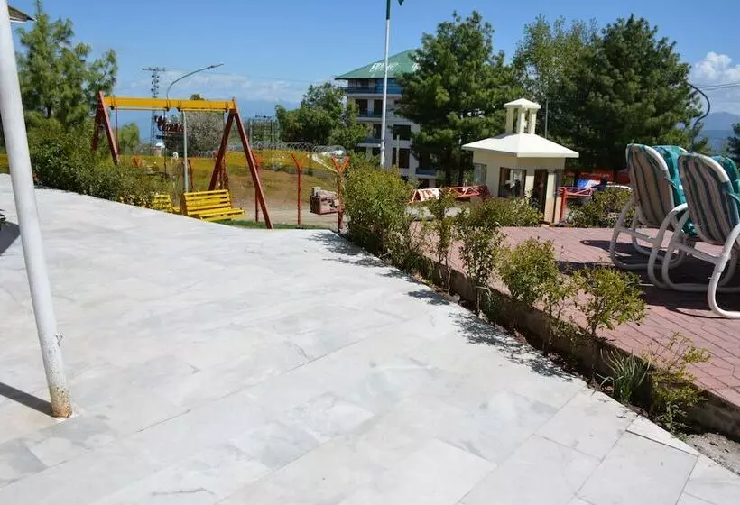 هتل Chinar Family Resort