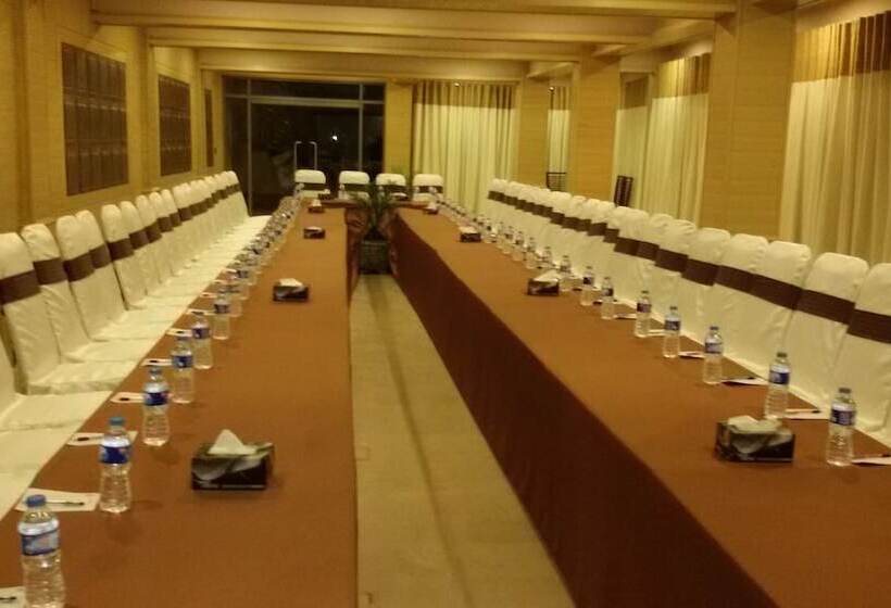 هتل Chinar Family Resort